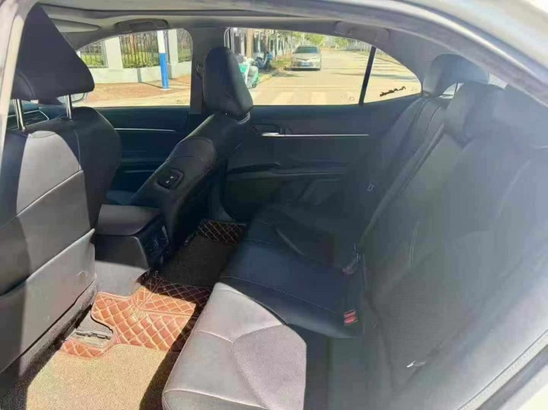 南宁18年丰田凯美瑞6