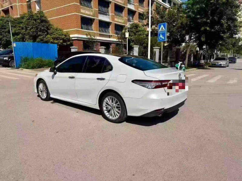 南宁18年丰田凯美瑞8