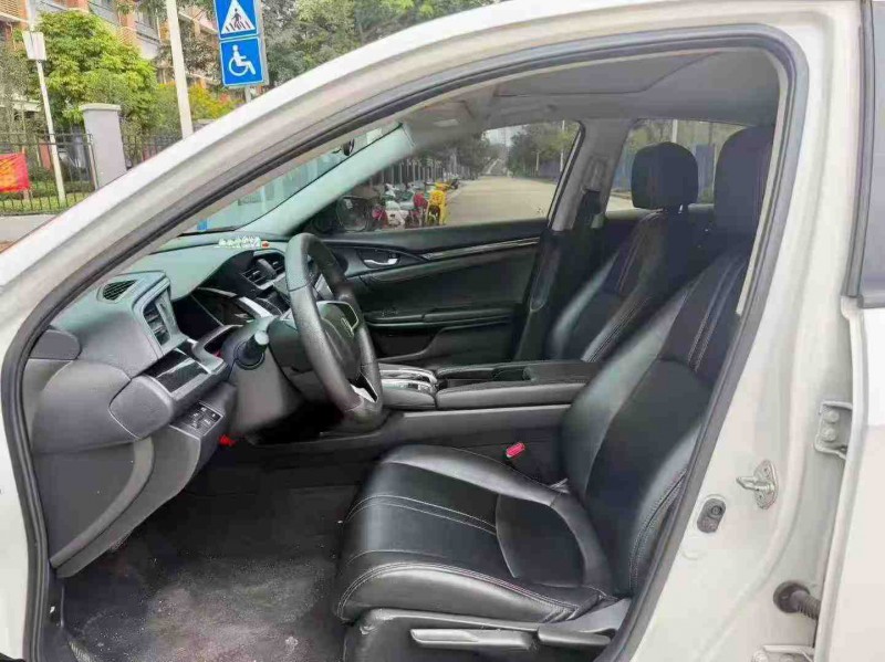 南宁19年本田思域4