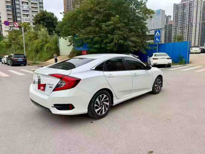 南宁19年本田思域8