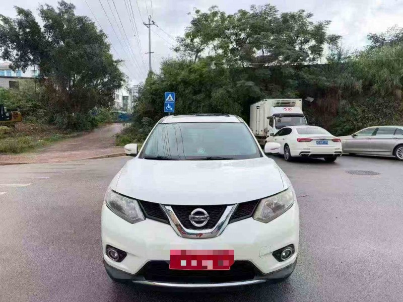 南宁15年日产奇骏1