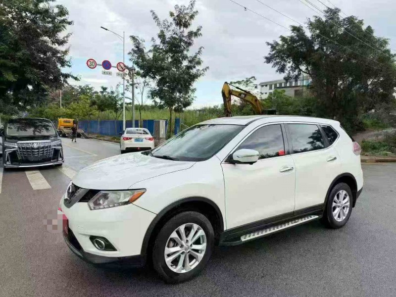 南宁15年日产奇骏2