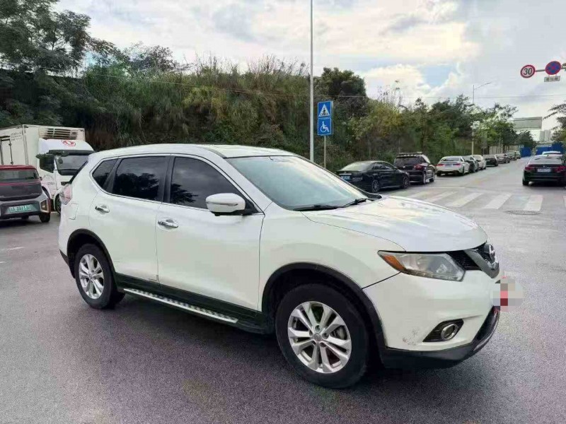 南宁15年日产奇骏3