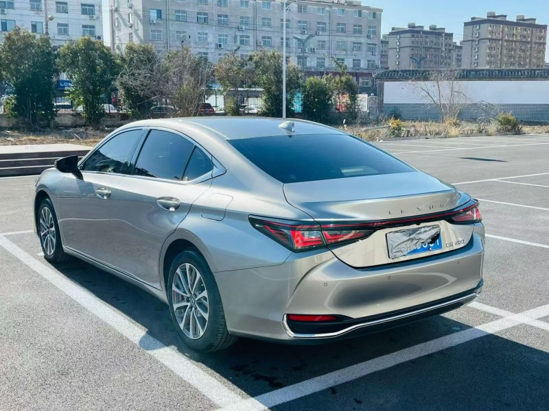 聊城25年雷克萨斯ES8