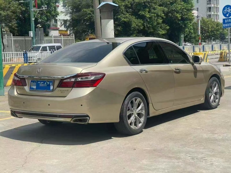 广州17年本田雅阁8