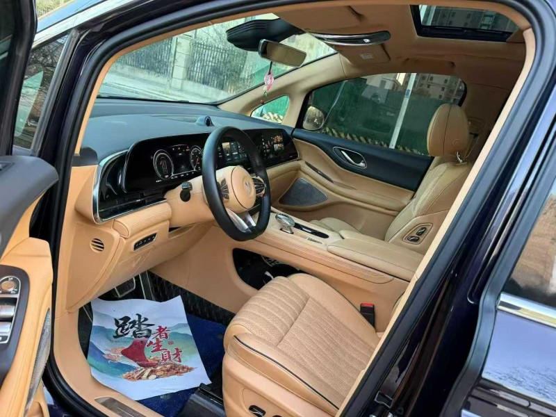 郑州23年岚图汽车梦想家3