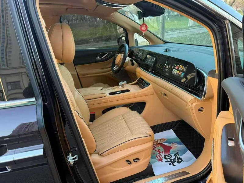 郑州23年岚图汽车梦想家7