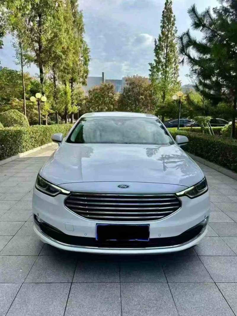 济宁22年福特金牛座1