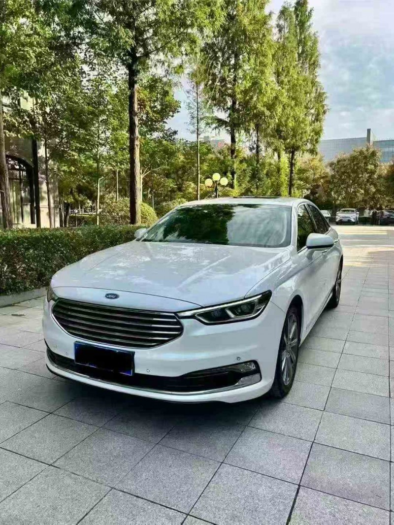 济宁22年福特金牛座2