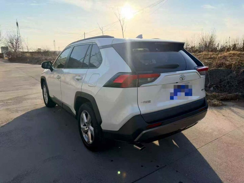 枣庄20年丰田RAV4荣放8