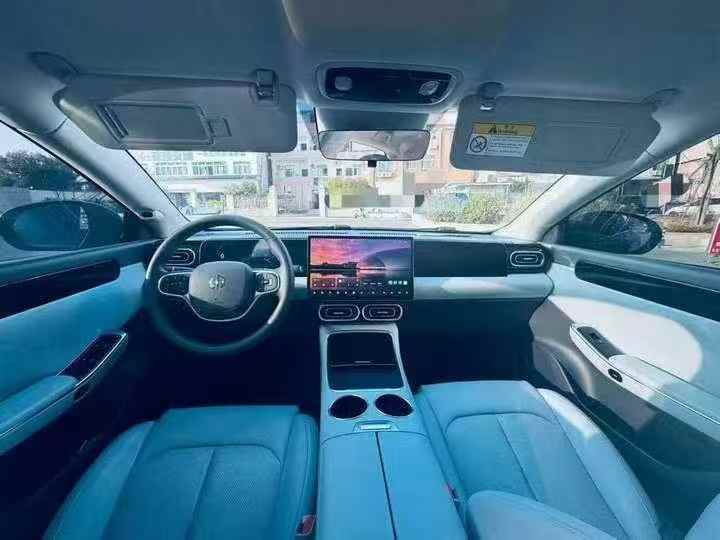 九江25年零跑汽车C016