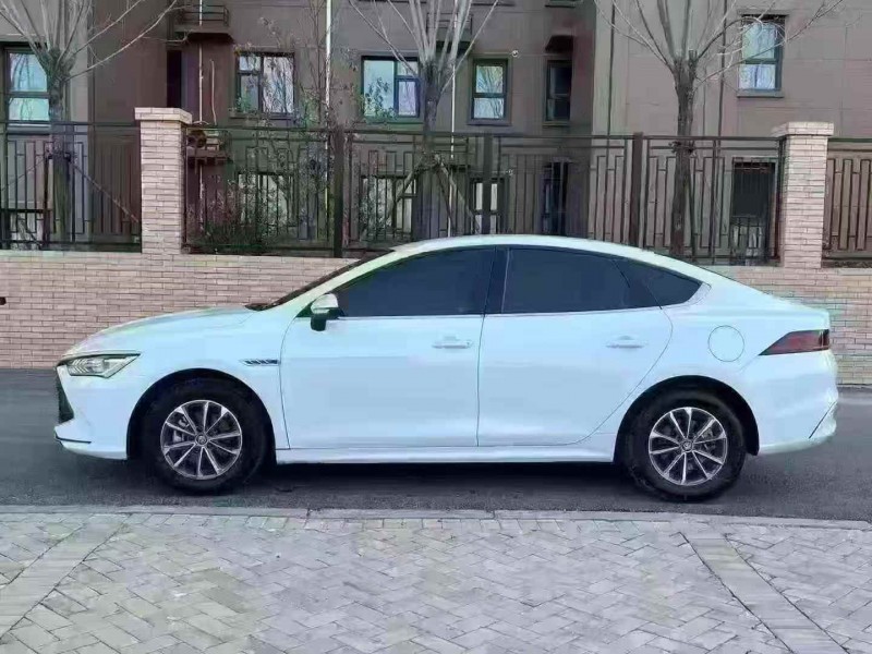 保定24年比亚迪秦3