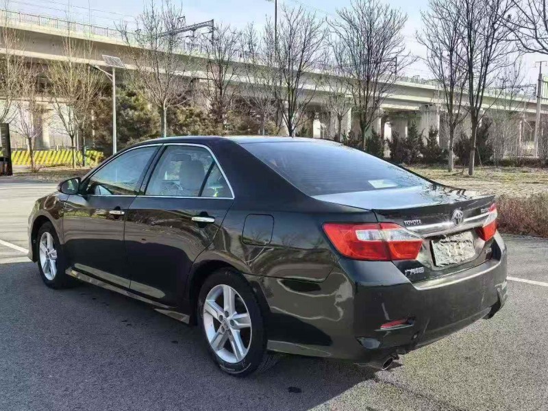 天津12年豐田凱美瑞5