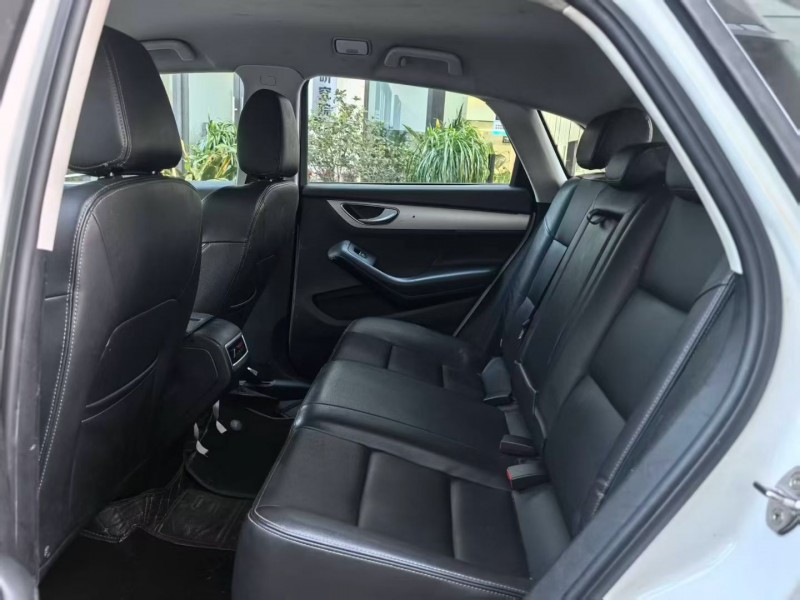 深圳19年众泰SR75