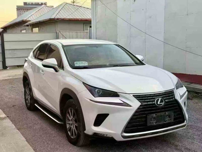 济宁21年雷克萨斯NX3