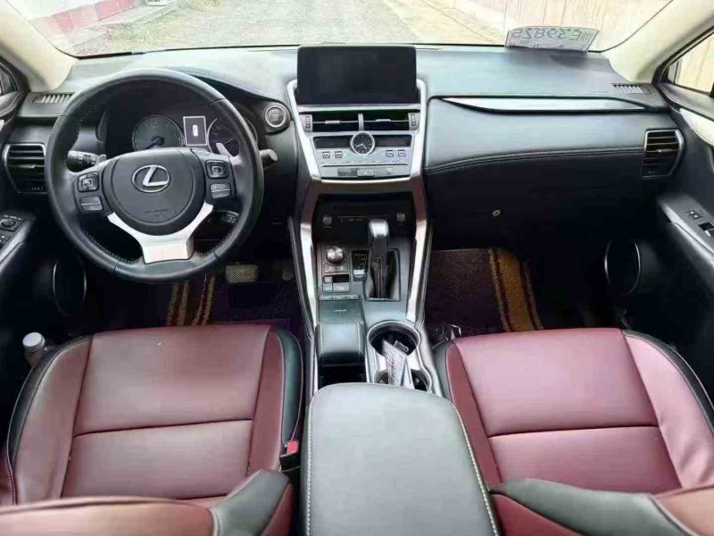济宁21年雷克萨斯NX4
