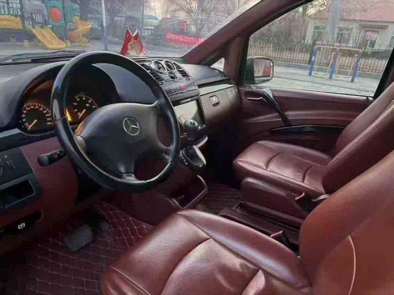 青岛14年奔驰威霆4