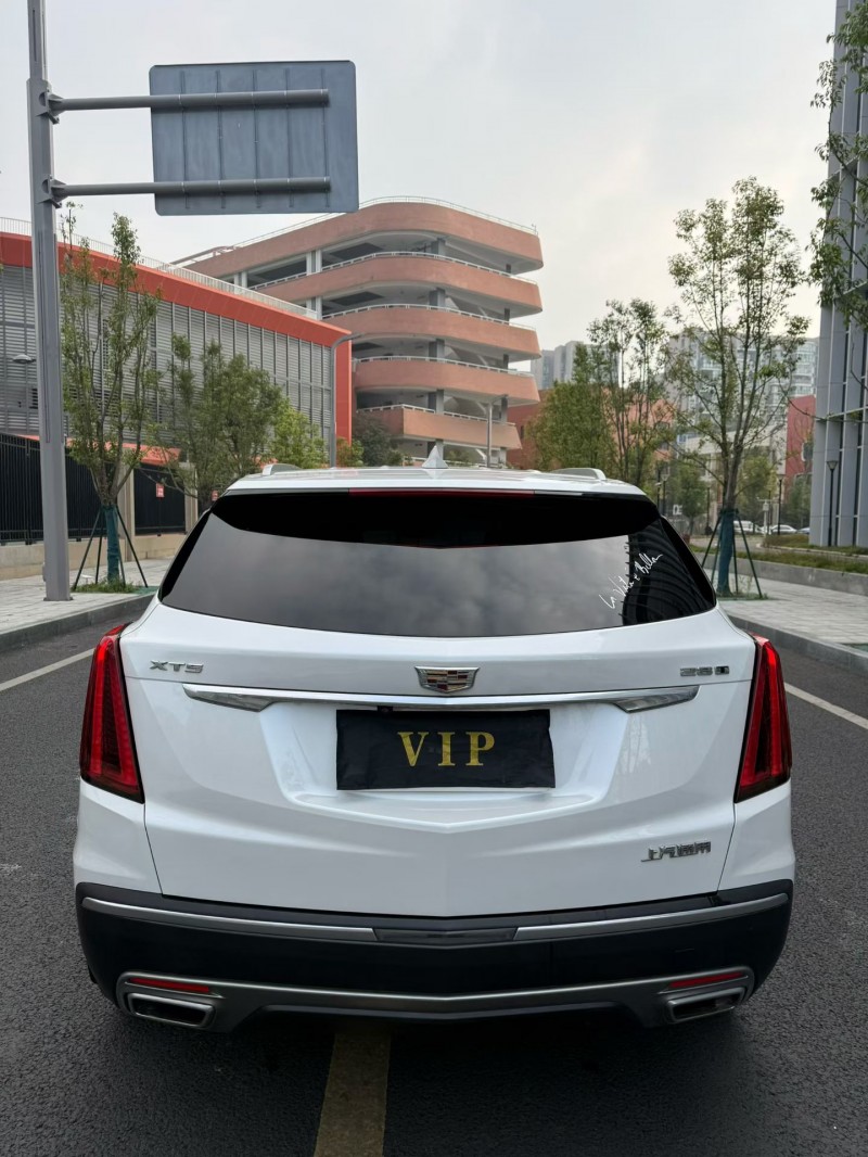 成都21年凯迪拉克XT56
