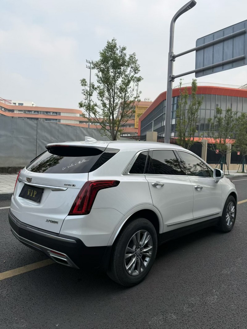 成都21年凯迪拉克XT57
