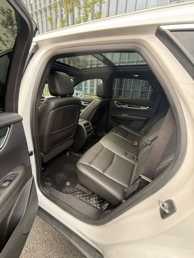 成都21年凯迪拉克XT59