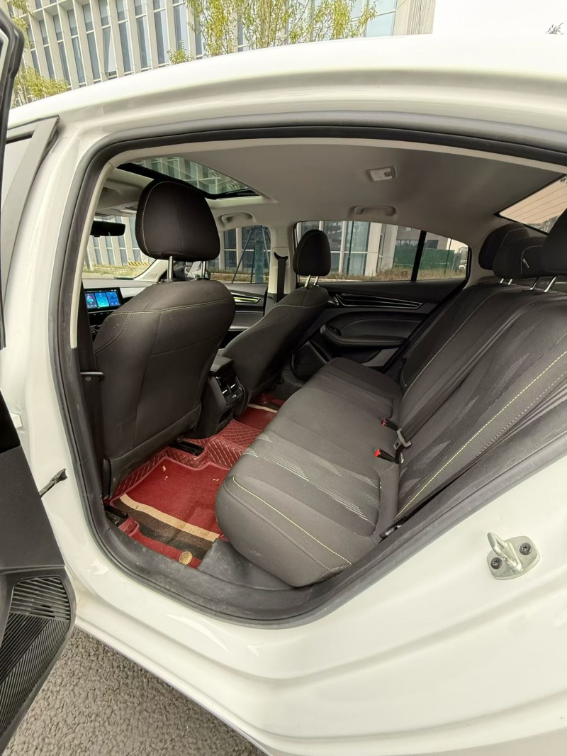 成都23年荣威i56