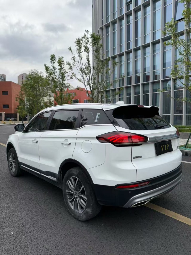 成都19年吉利博越3