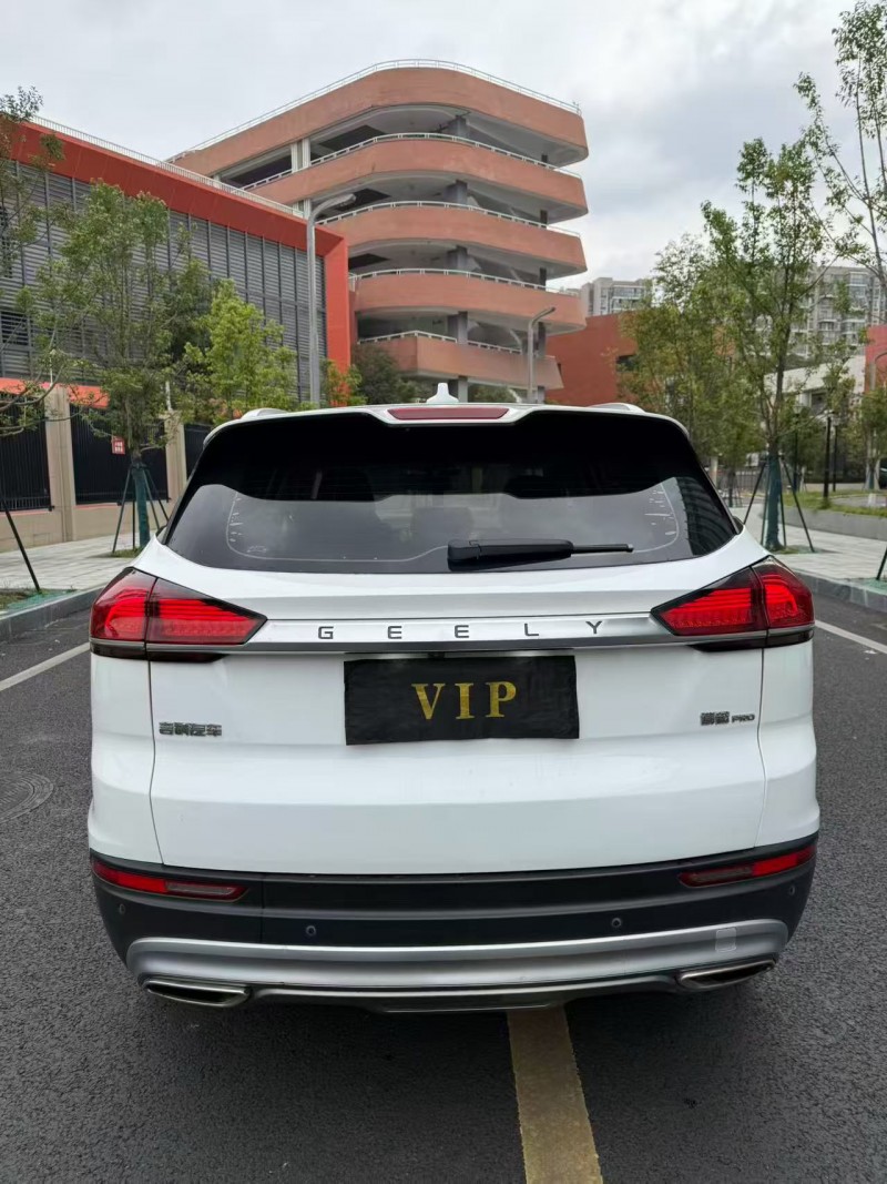 成都19年吉利博越6