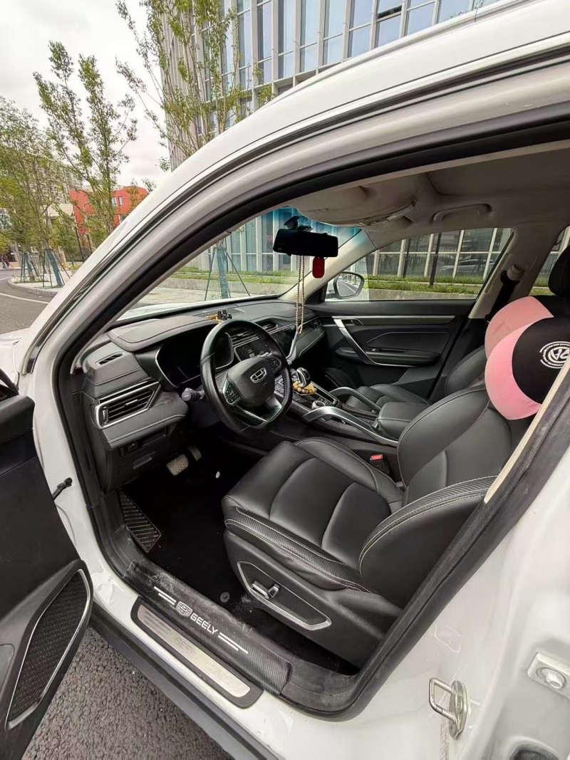 成都19年吉利博越8