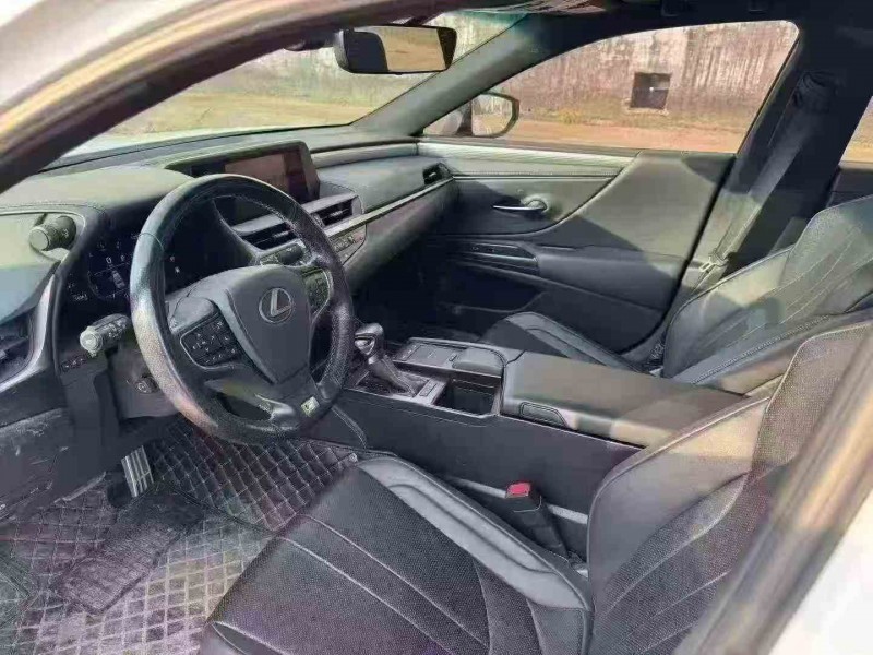 東營21年雷克薩斯ES4