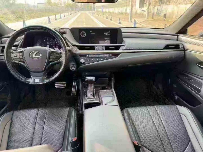 東營21年雷克薩斯ES5