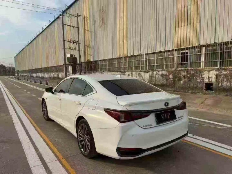 東營21年雷克薩斯ES7