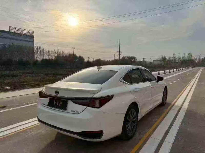 東營21年雷克薩斯ES8