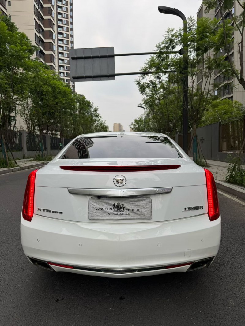 成都16年凯迪拉克XTS4