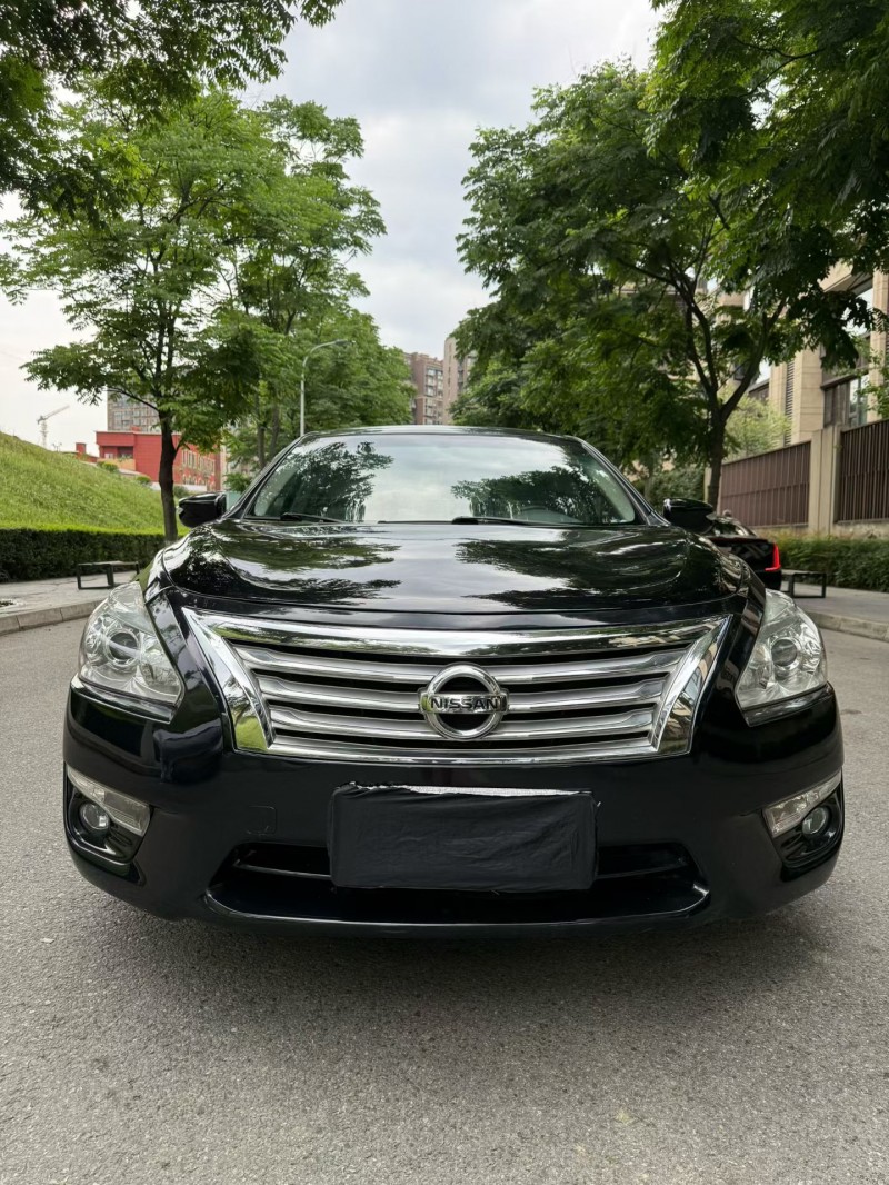 成都15年日产天籁1