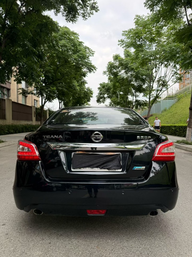 成都15年日产天籁3