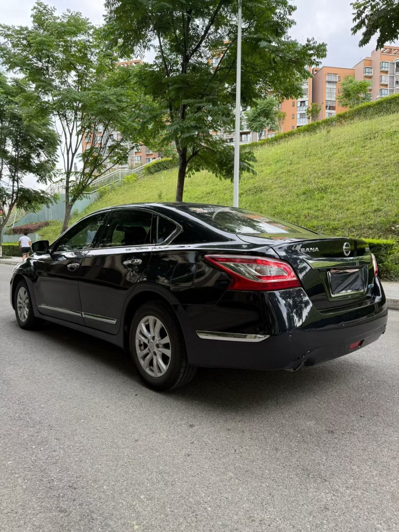 成都15年日产天籁4