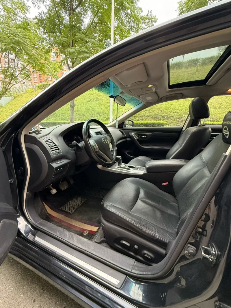 成都15年日产天籁5