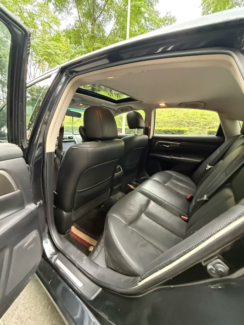 成都15年日产天籁6