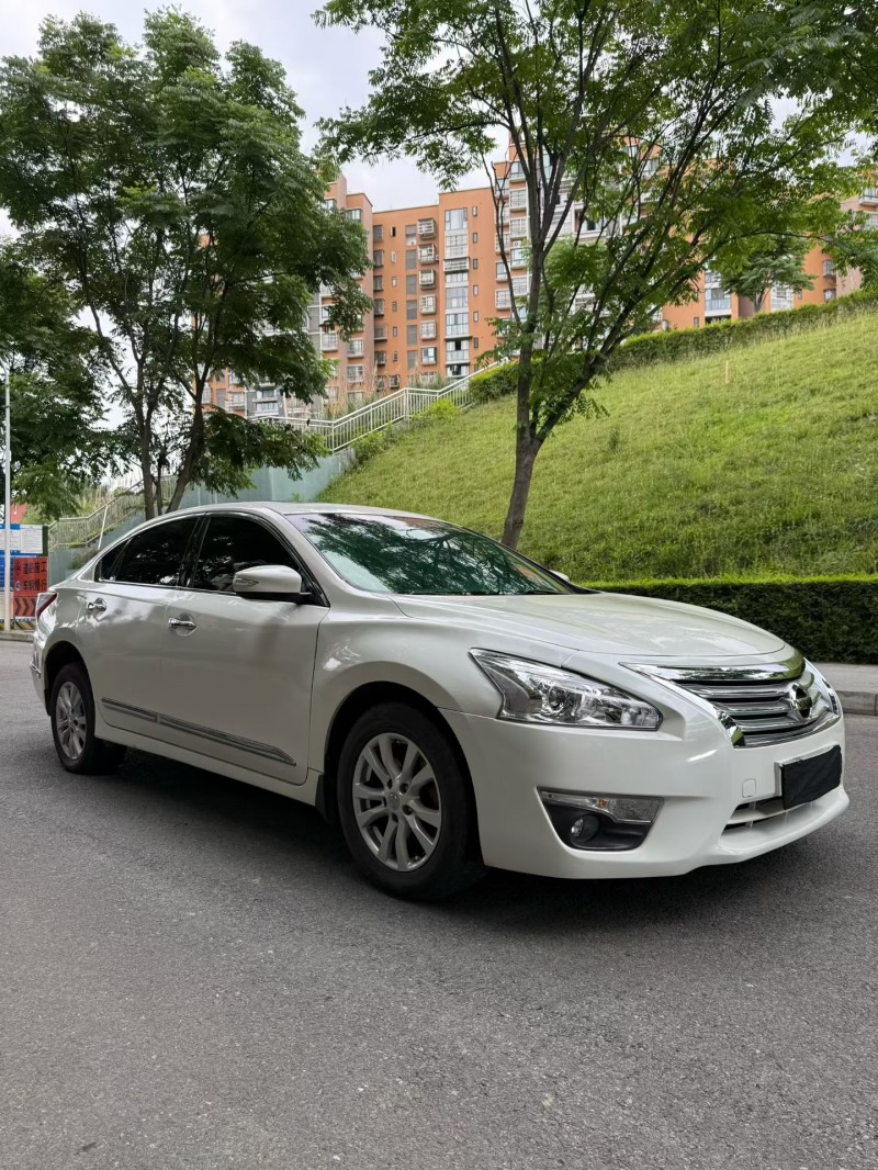 成都15年日产天籁2