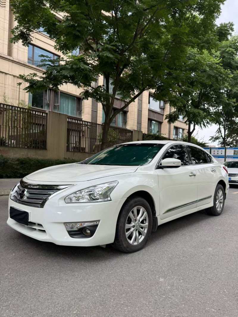 成都15年日产天籁4