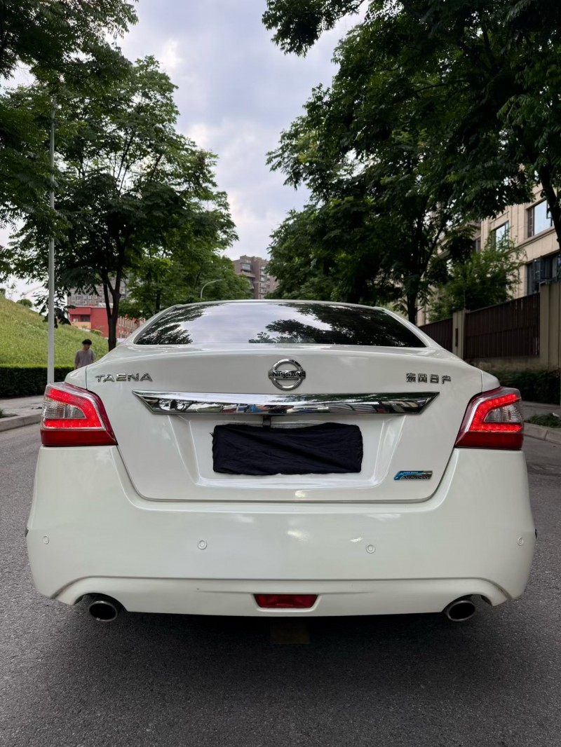 成都15年日产天籁5