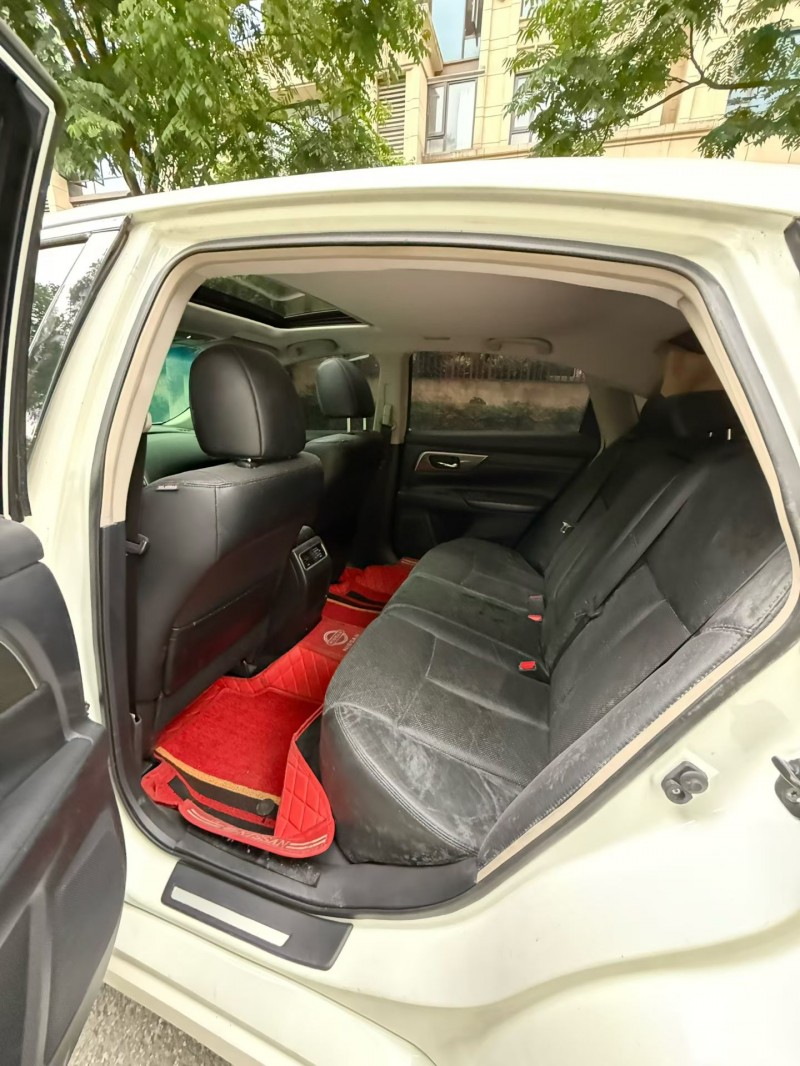 成都15年日产天籁6