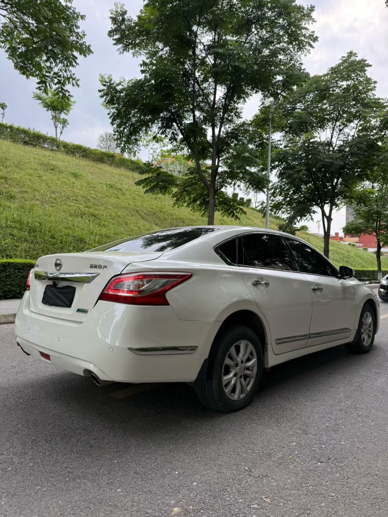 成都15年日产天籁8