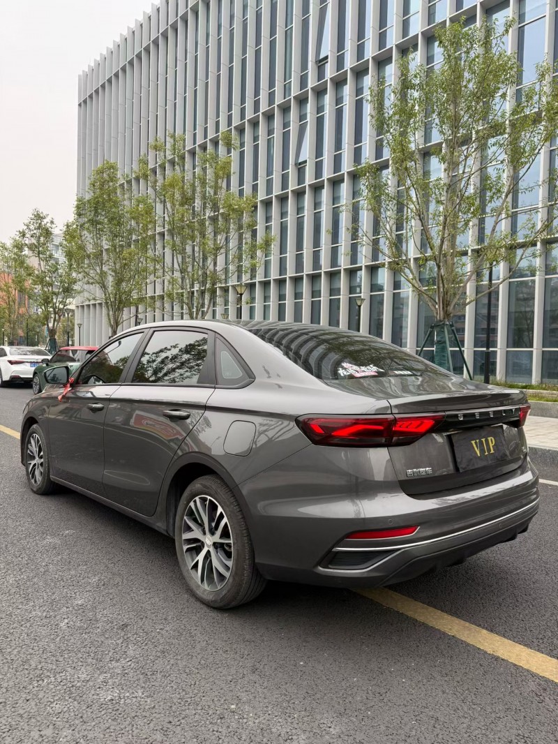 成都24年吉利帝豪4