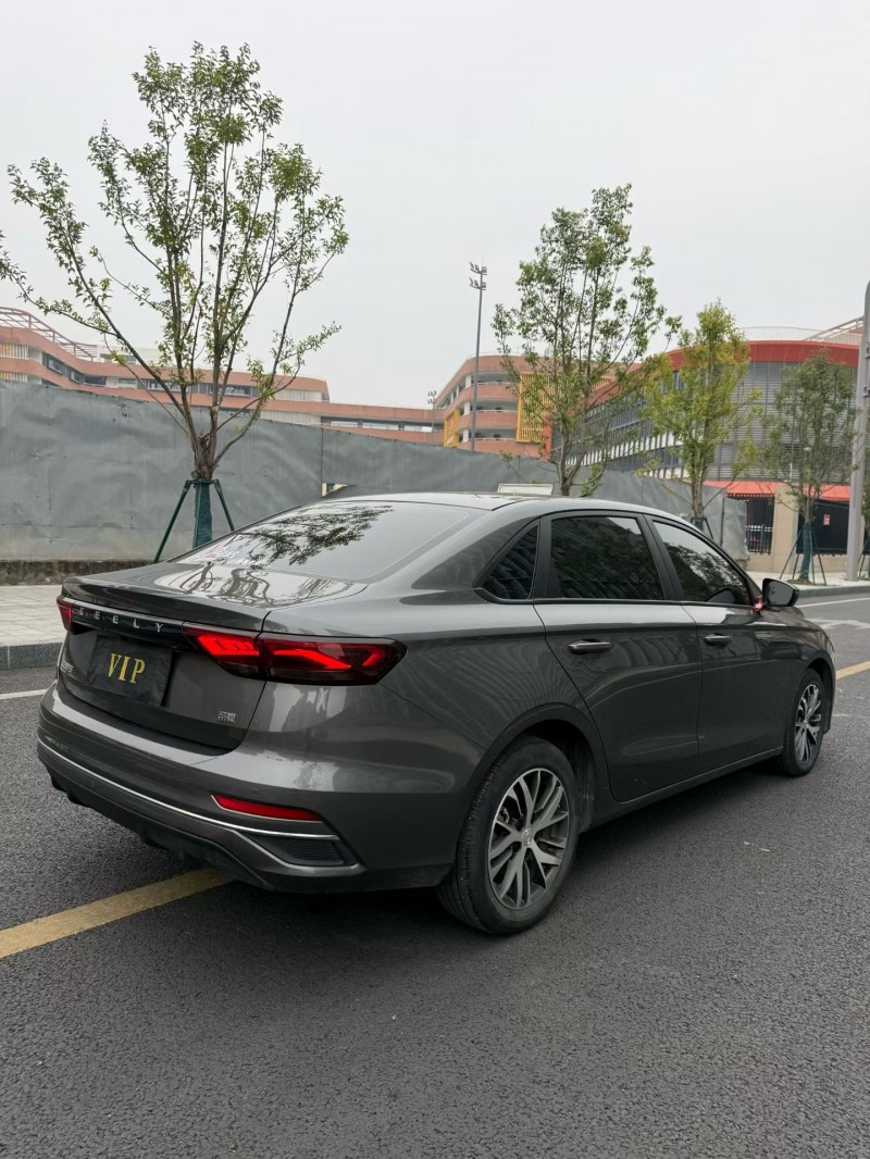 成都24年吉利帝豪5