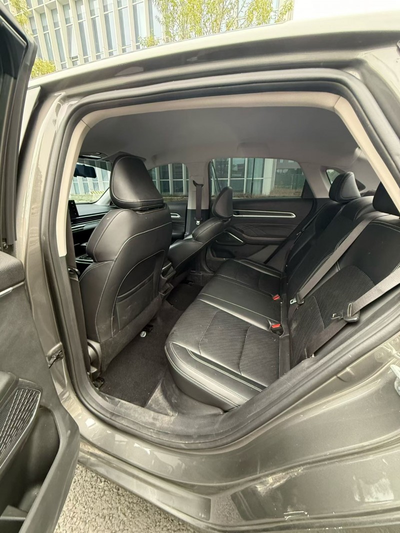 成都24年吉利帝豪8