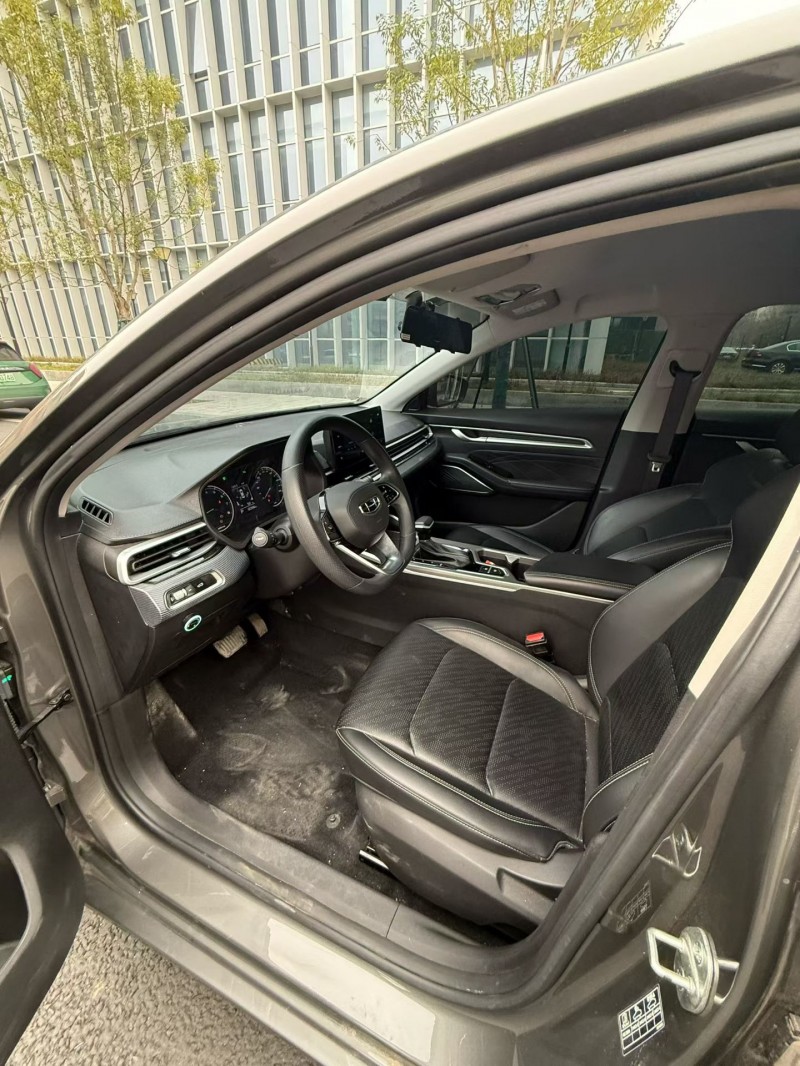 成都24年吉利帝豪9