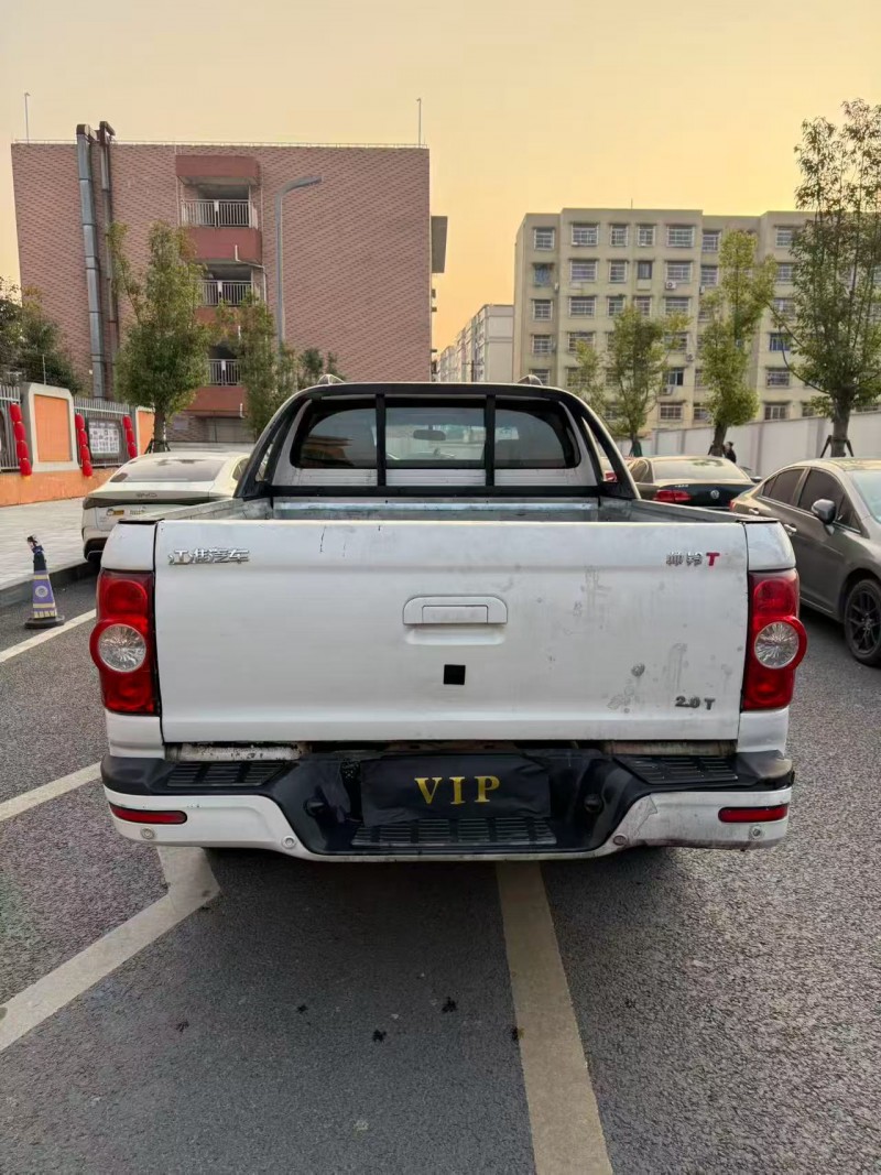 成都16年江铃驭胜4