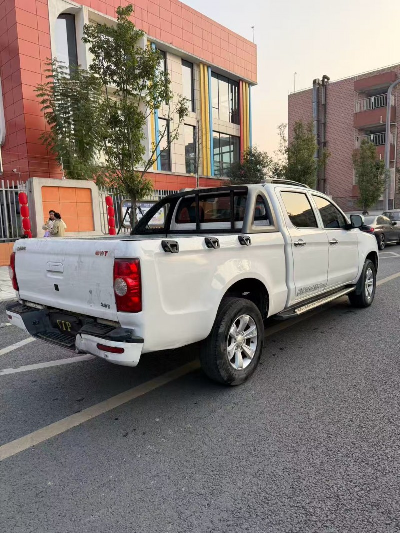 成都16年江铃驭胜5