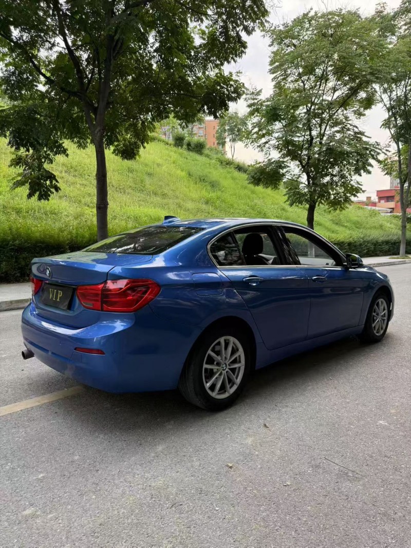 成都18年宝马1系7
